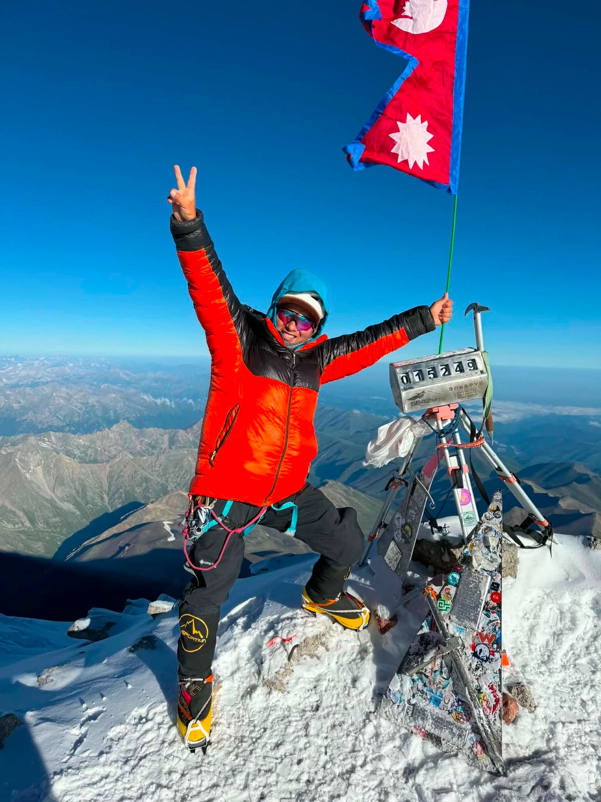 After scaling Everest 15 times, Aang Phurba completes five of the Seven Summits