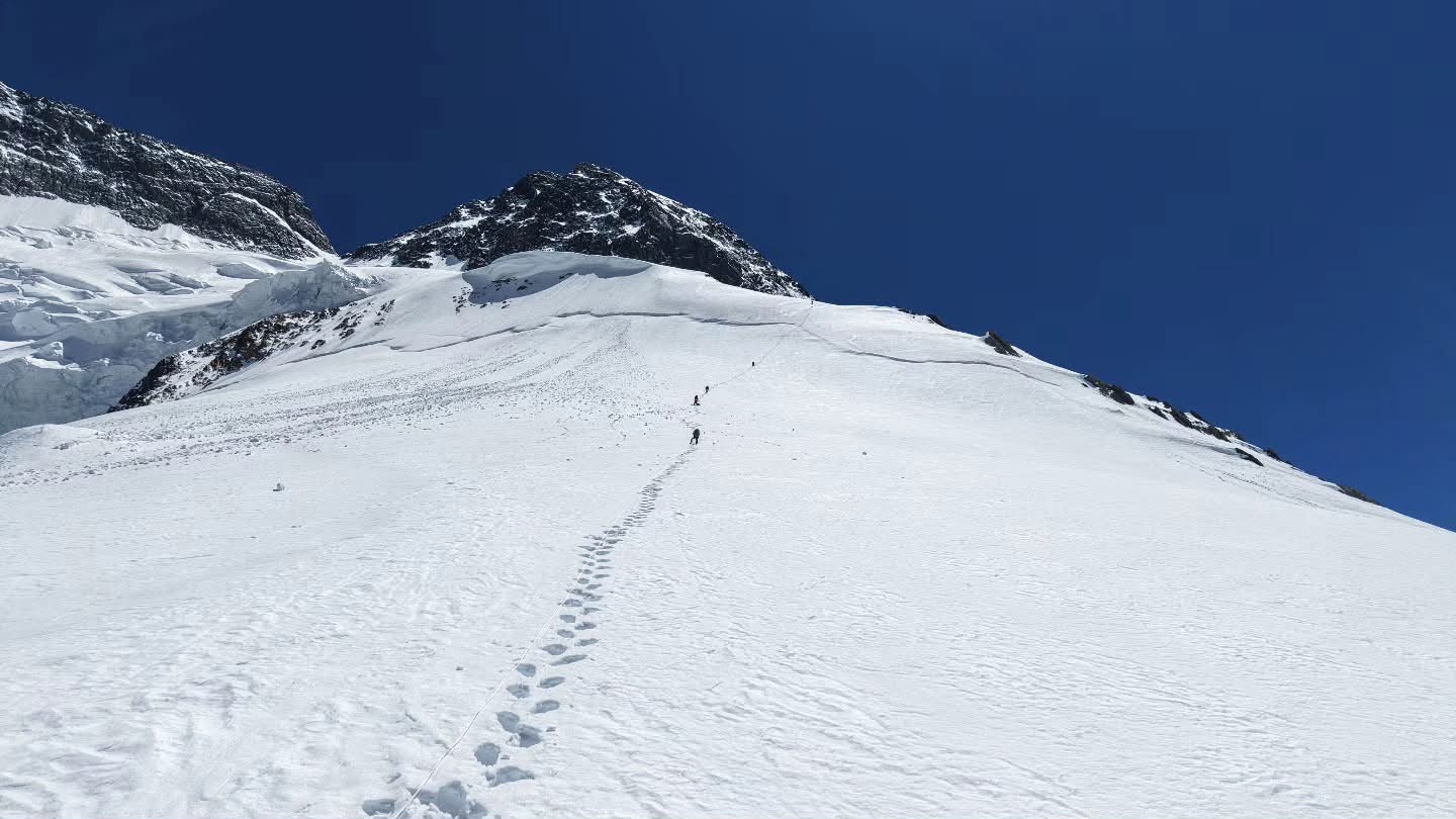 UPDATE: Chances of finding Broad Peak avalanche victims alive almost nil, search team attempting recovery, three bodies airlifted to Skardu