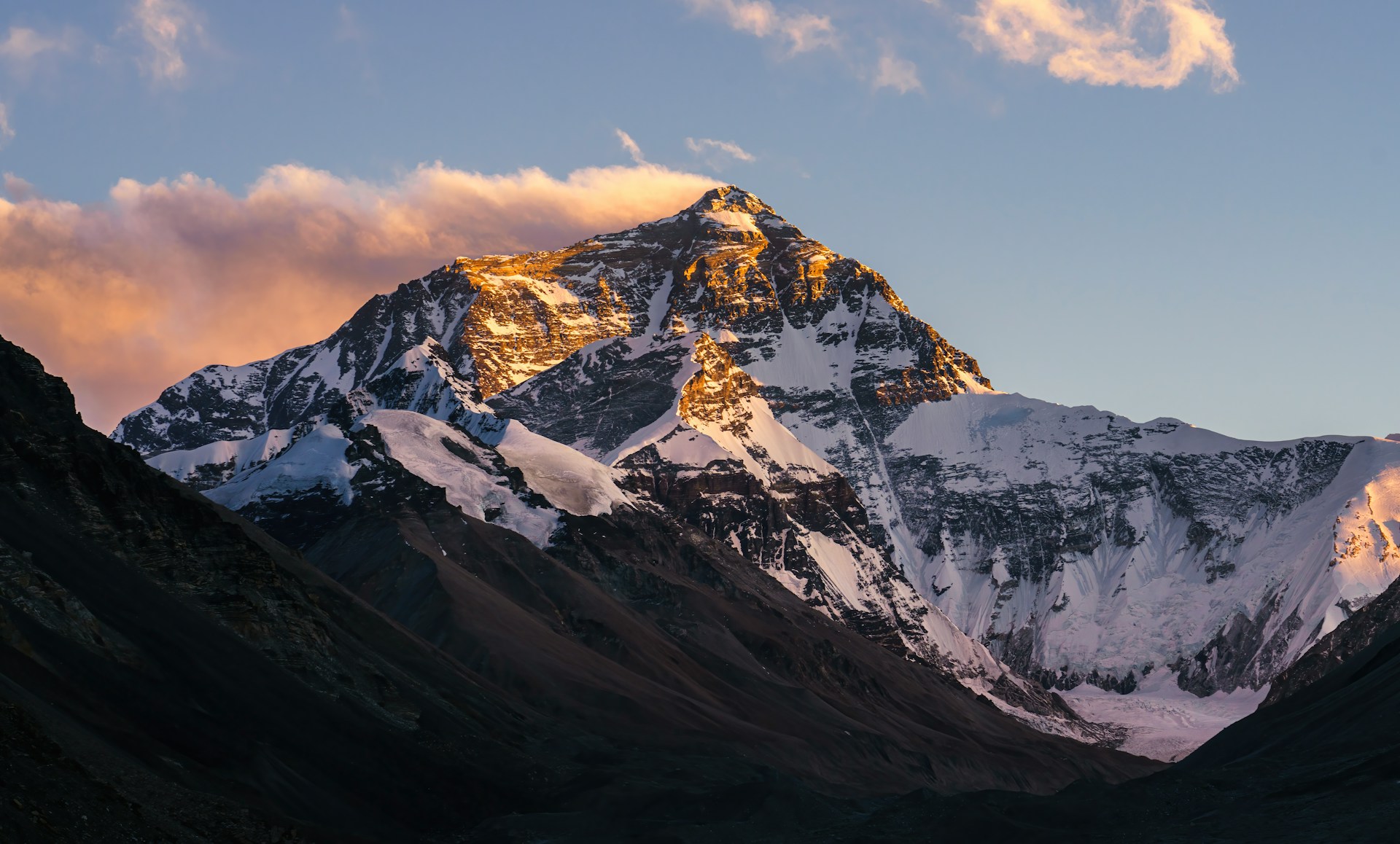 Four-member Russian team receives permit for autumn Everest expedition for non-standard route