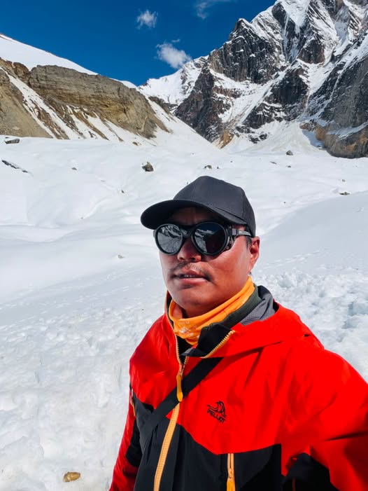 Dhaulagiri rope-fixing team reaches above Camp II