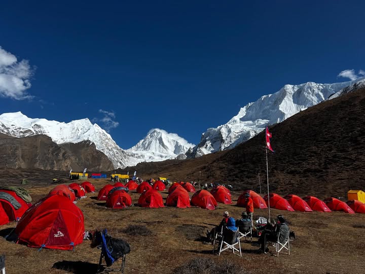 German climbers, Sherpa team summit Himlung Himal
