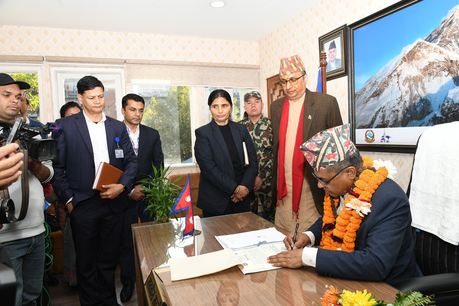 Tourism Minister Anil Kumar Sinha assumes office, approves mountain clean-up action plan
