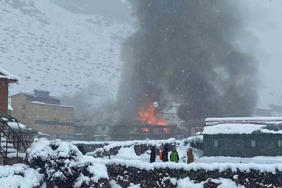 Kitchen fire engulfs tourist lodge near Everest base camp, no casualties